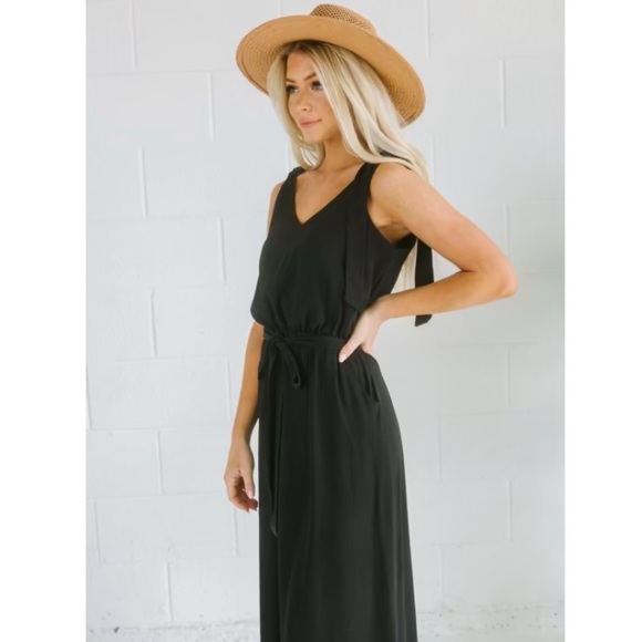 Dresses & Skirts - All tied up maxi dress NWOT